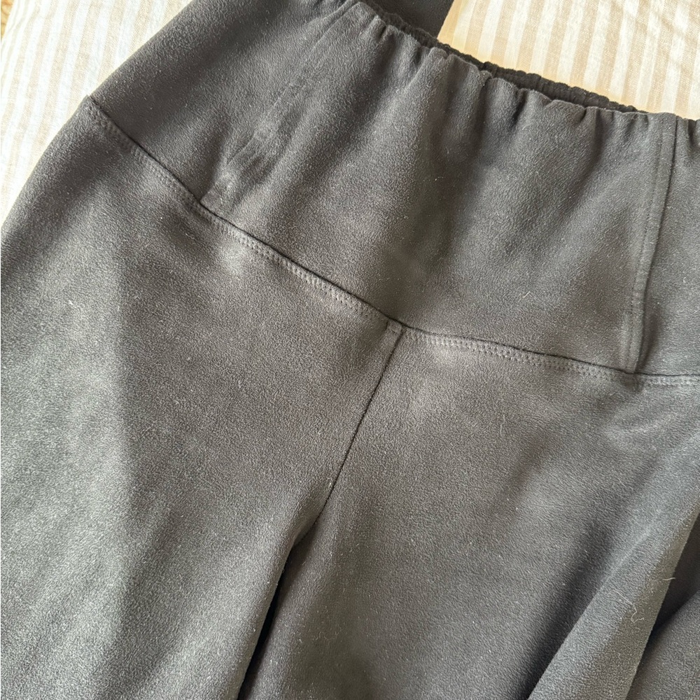Aritzia Wilfred Free Daria Black High-Rise Vegan Suede Leggings - Picture 4 of 6
